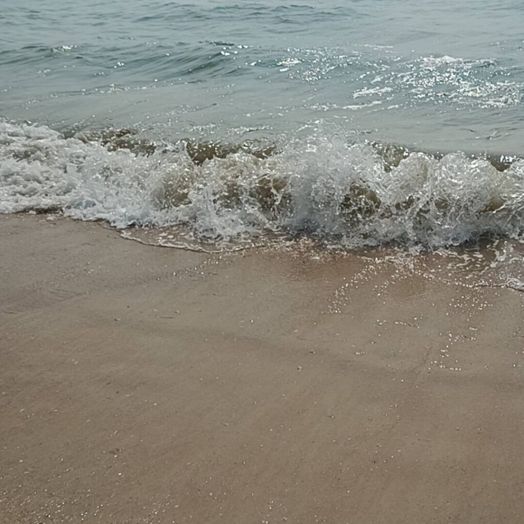 surathkal beach water waves