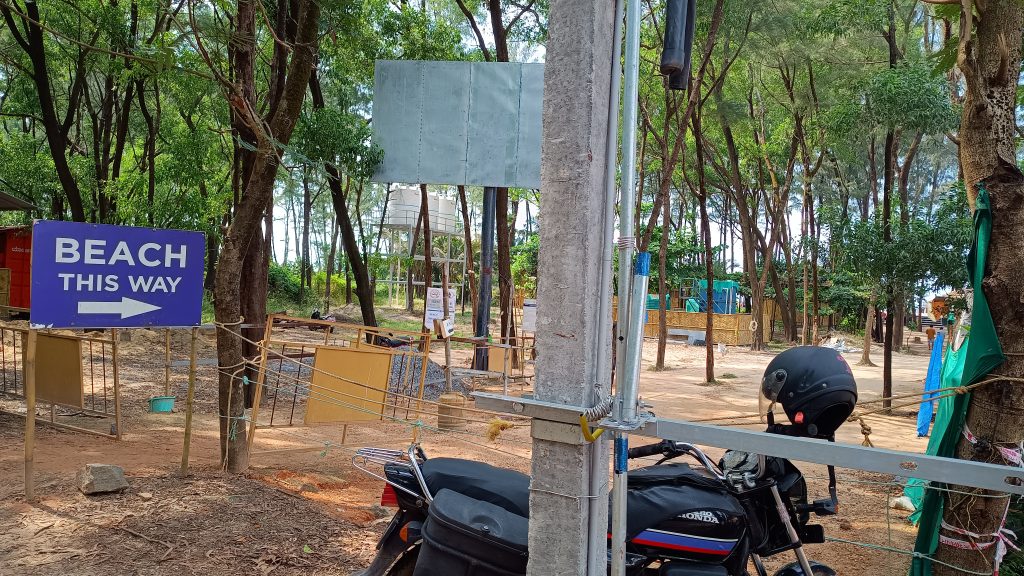 tannirbhavi beach entry gate