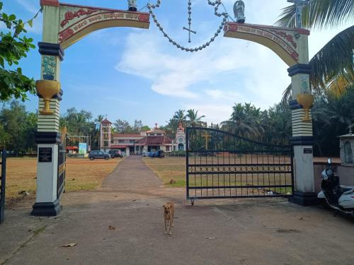 church_near_tannirbhavi_beach[1]