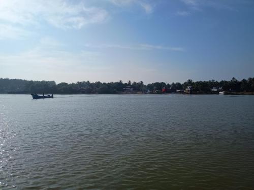ferry_riding_near_tannirbhavi_beach[1]
