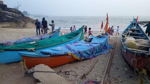 fishing boats at someshwar beach