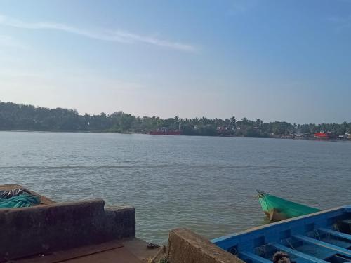 near_tannirbhavi_beach_gurupura_river[1]